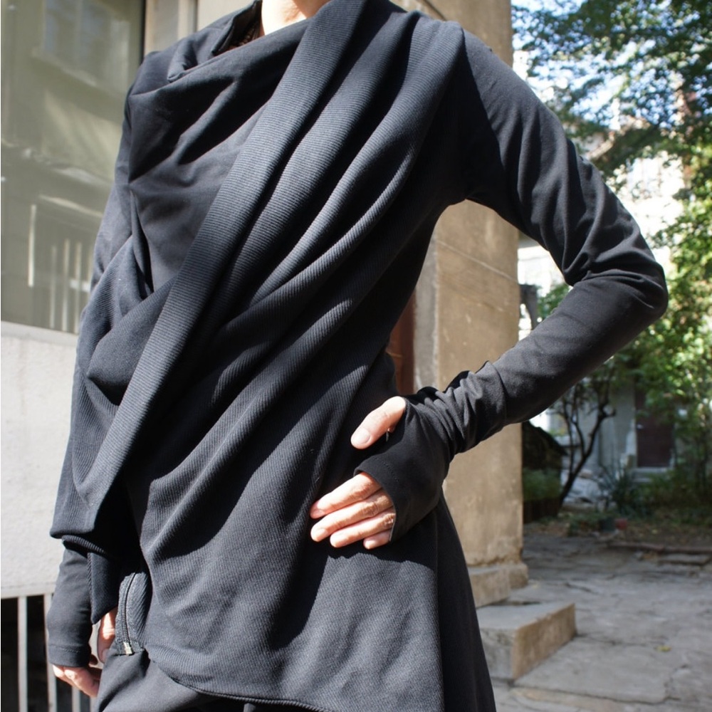 Aakasha Black Jackey / Asymmetrical Blazer / long sleeves w/ thumb hole - SIZE L